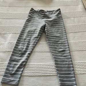 Kiava crop style workout pants. Worn once. Great condition. No holes. No Smoke